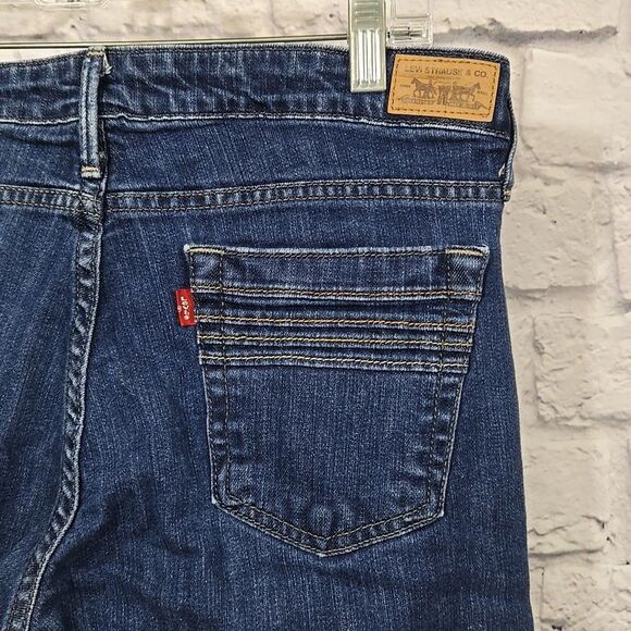 Levi's 545 Women's Bermuda Stretch Pockets Cuff Mid-Rise Distressed Denim Short - Picture 9 of 9